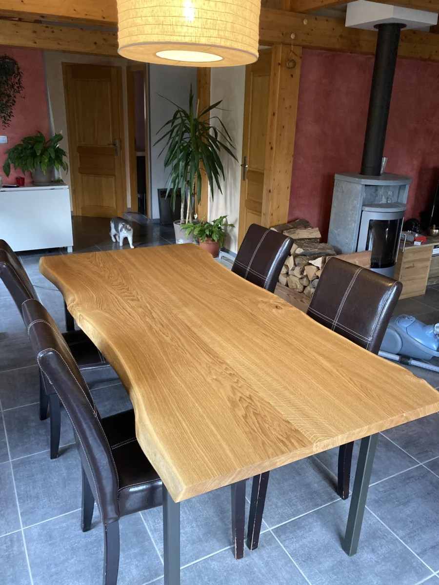 Table à bords naturels