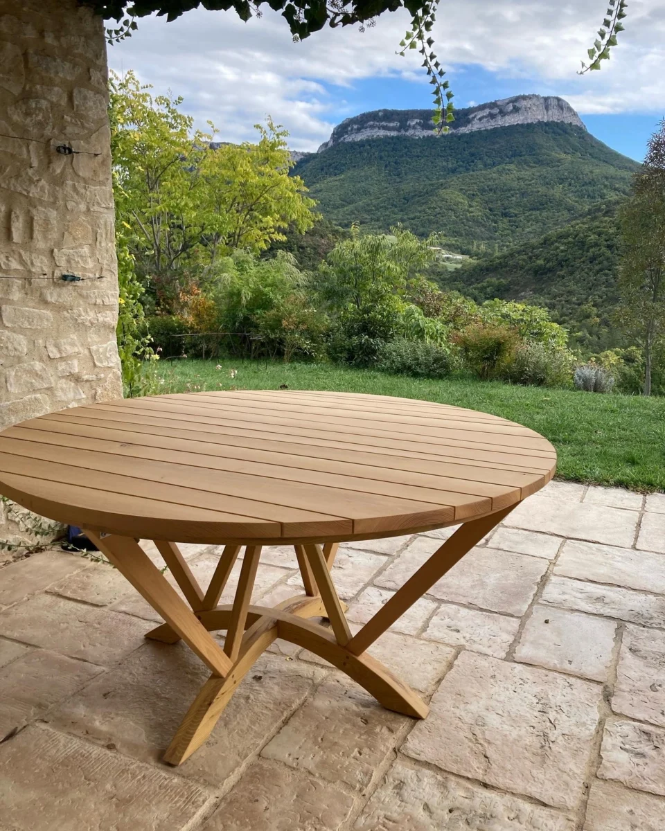 Table ronde d’extérieur