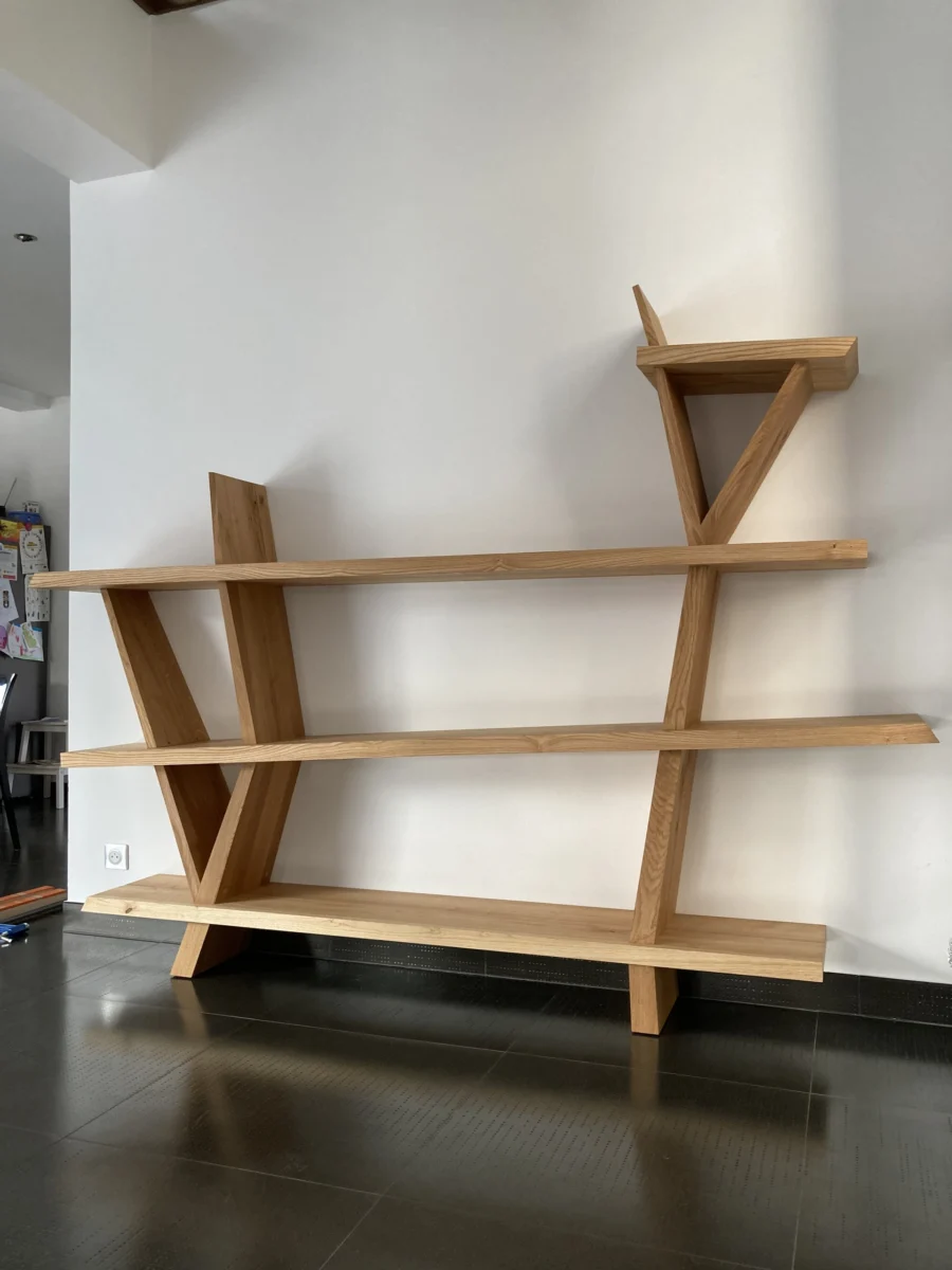 Étagère asymétrique