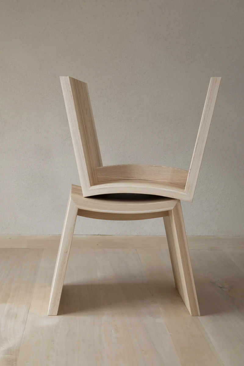 Chaise à dossier ouvert