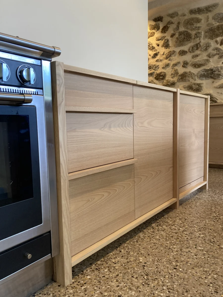 Cuisine au mur de pierre
