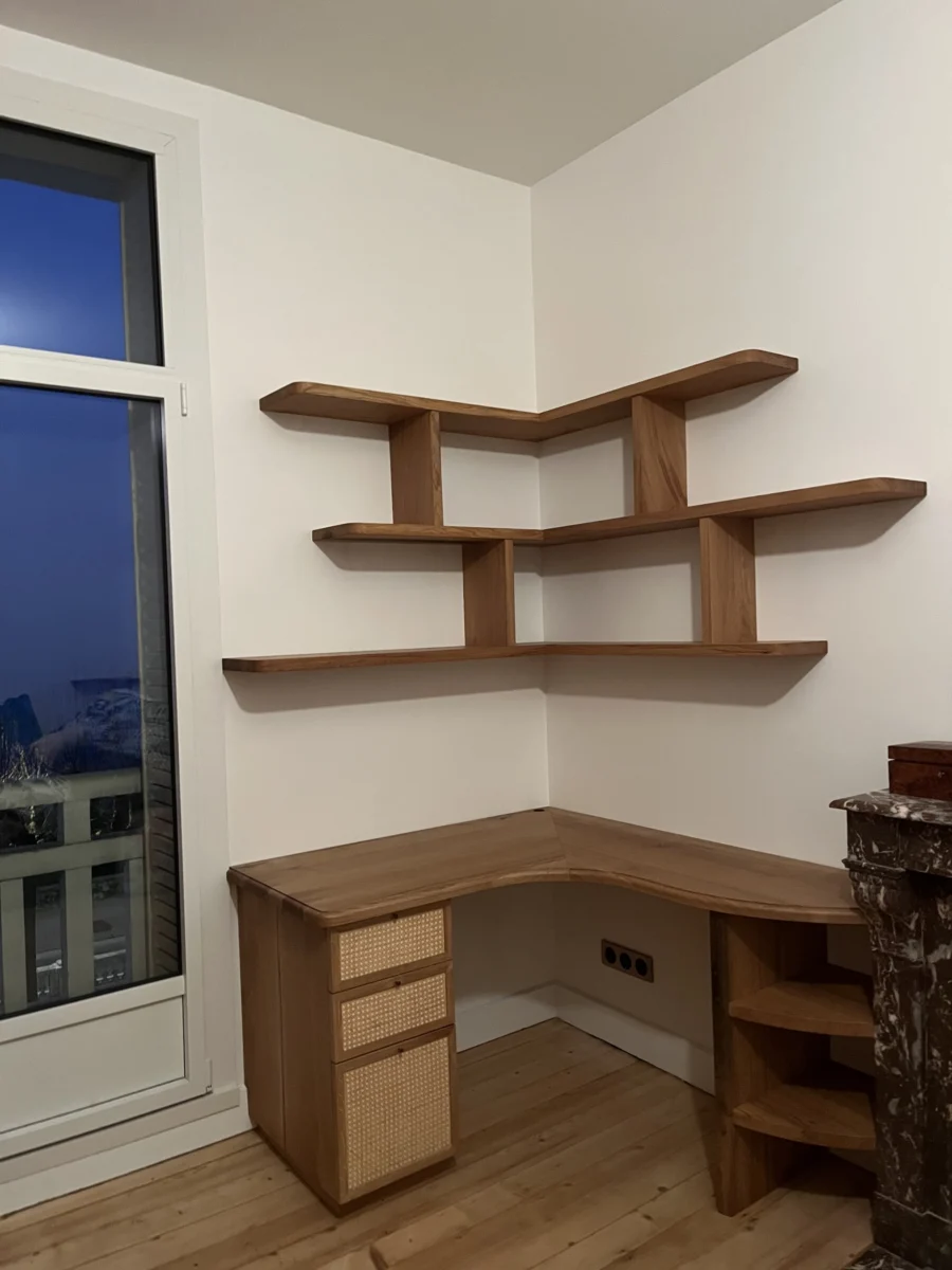Bureau d’angle et étagères