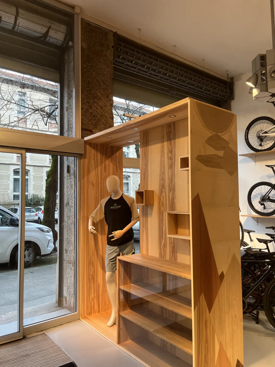 Vitrine de magasin de vélos