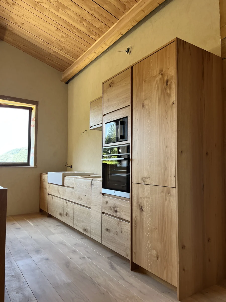 Colonnes de cuisine sous rampant